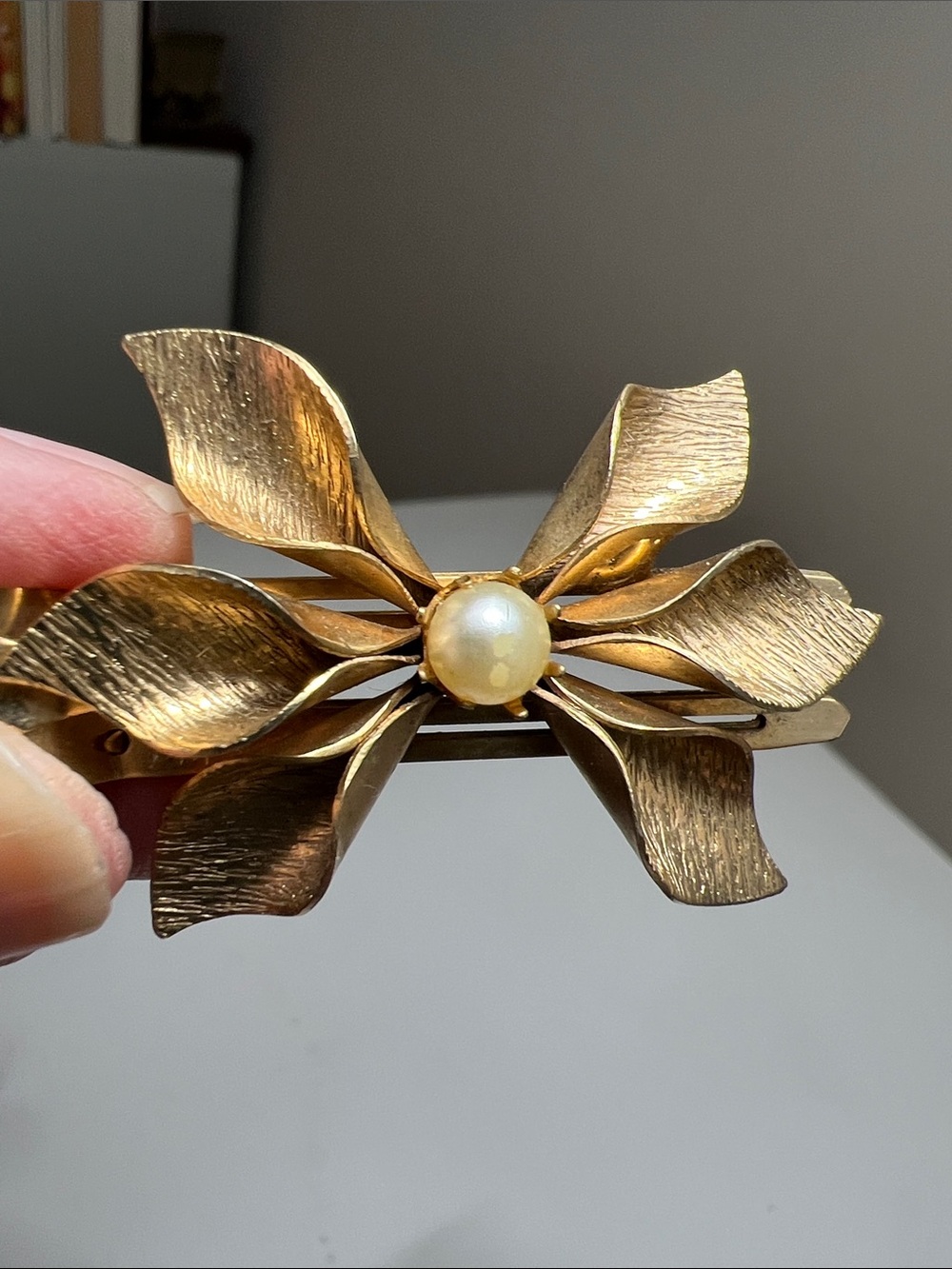 Exquisite Gold-Tone Flower Hair Clip with Pearl Center - Estate Vintage